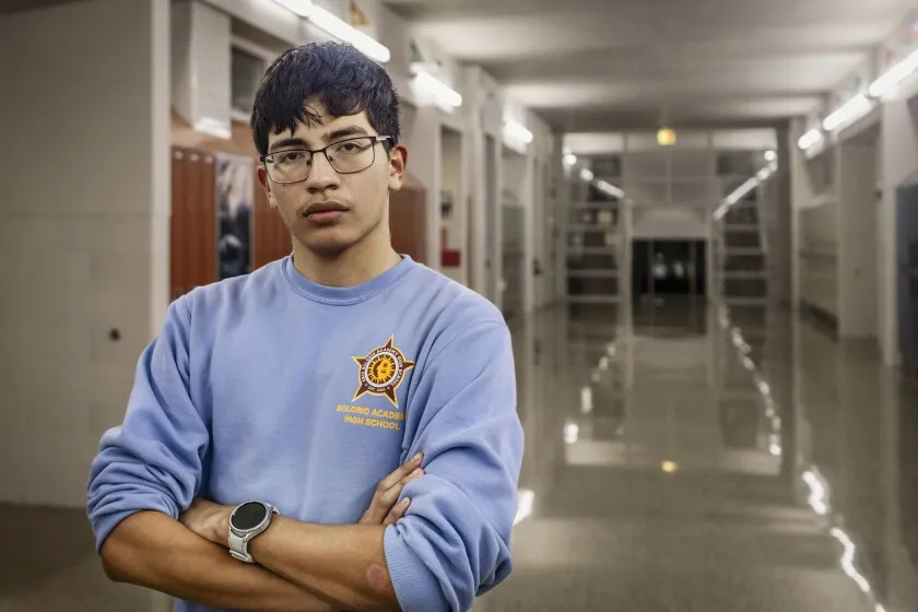 Estudiantes de Solorio en Chicago recaudan fondos y ofrecen apoyo a compañeros con padres detenidos por ICE