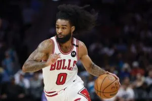 Coby White de los Chicago Bulls regresa a la cancha en enero de 2026 tras perderse varios partidos por lesión en la pantorrilla.
