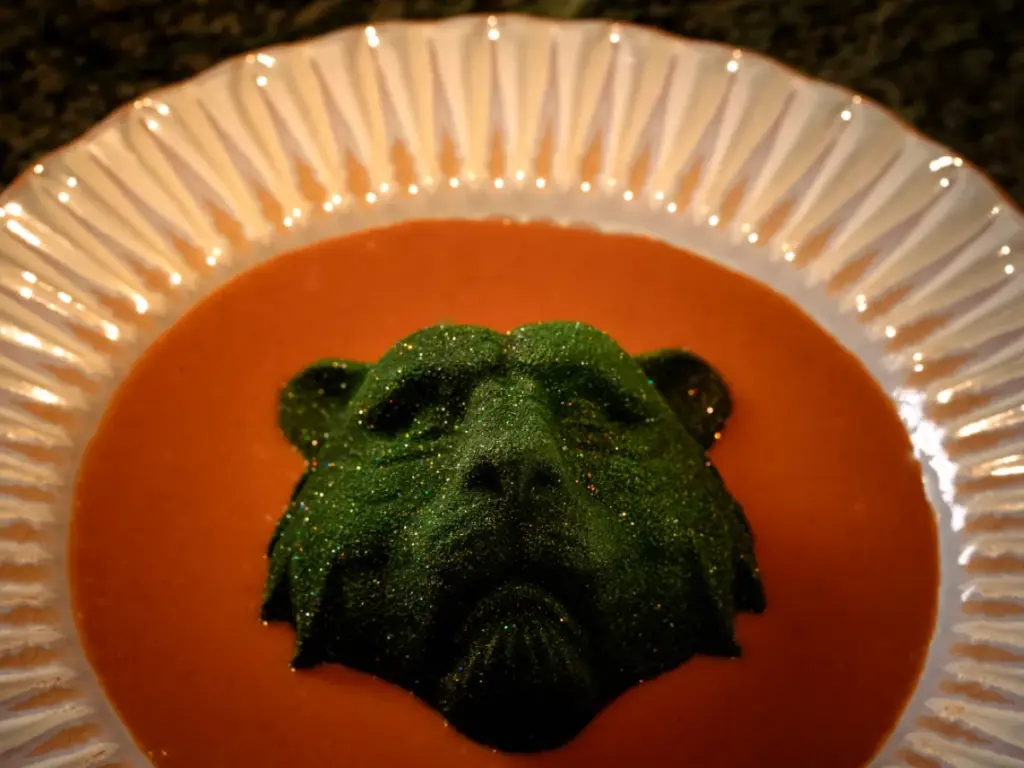 Crying Tiger Chicago reconocido entre los restaurantes más hermosos de Estados Unidos por su diseño innovador y experiencia culinaria.