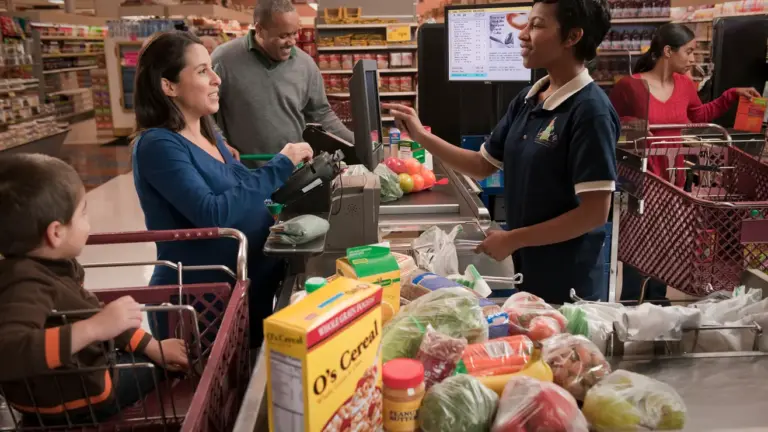 Residentes de Illinois en riesgo de perder asistencia alimentaria por nuevas reglas del SNAP