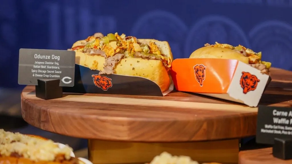 Restaurantes de Chicago presentan platillos especiales por el juego de los Bears, con gastronomía local y ambiente deportivo en la ciudad.
