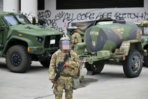 Retiro de la Guardia Nacional en Chicago tras decisión judicial que limitó el despliegue federal