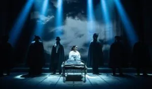 Escena teatral de Bernadette The Musical durante su estreno nacional en Chicago en el Athenaeum Center.