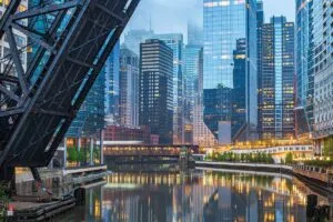 Vista del skyline y principales atractivos sobre qué hacer en Chicago frente al lago Michigan