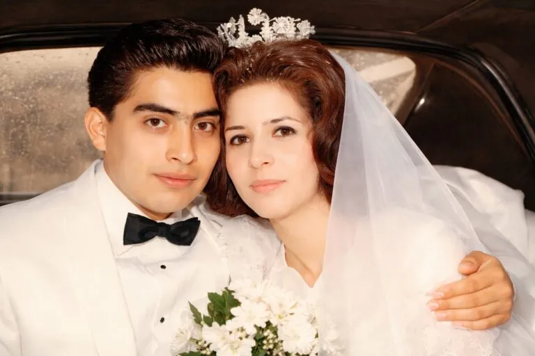 Comunidad latina en Chicago preserva su historia con fotografías impresas previas a 2008