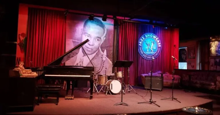 Clubs de jazz en Chicago mantienen tradición con presentaciones en vivo y ambientes íntimos en históricos venues de la ciudad