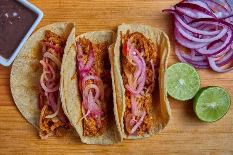 cochinita pibil en Chicago se encuentra en restaurantes auténticos con recetas tradicionales yucatecas