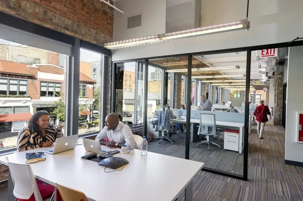 coworkings en Chicago impulsan espacios flexibles y nuevas dinámicas laborales urbanas