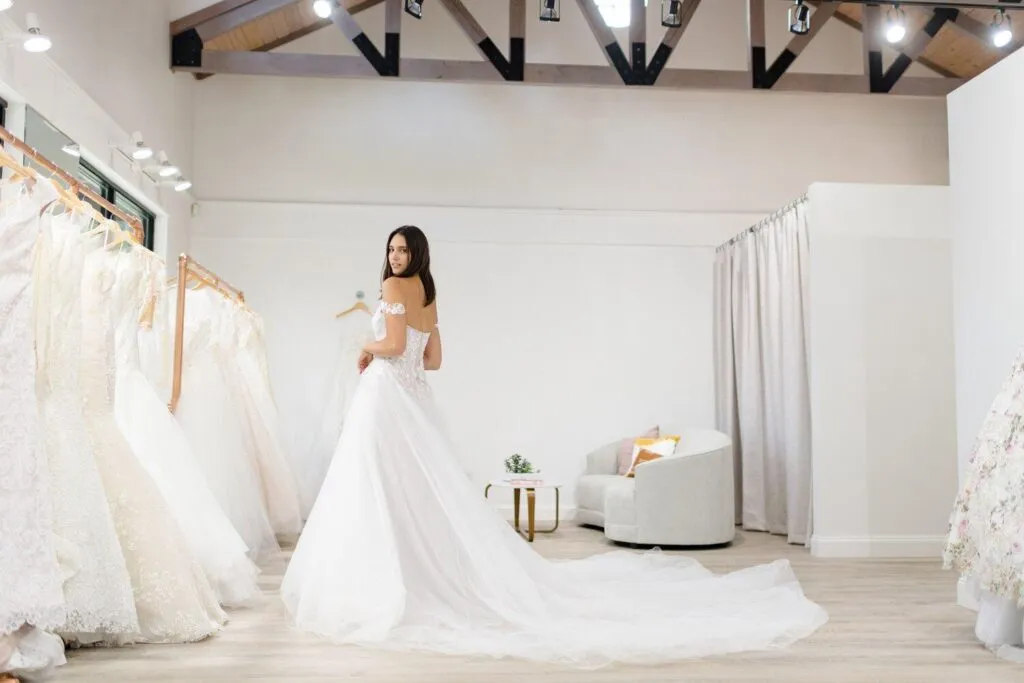 Boutiques de vestidos de novia en Chicago ofrecen diseños exclusivos y experiencias personalizadas para encontrar el vestido ideal