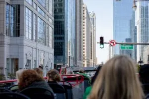 Errores turistas Chicago incluyen mala planeación, clima impredecible y desconocimiento del transporte en la ciudad