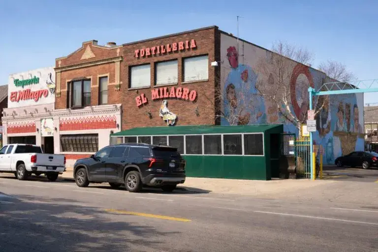 La Villita Chicago cultura mexicana y negocios latinos