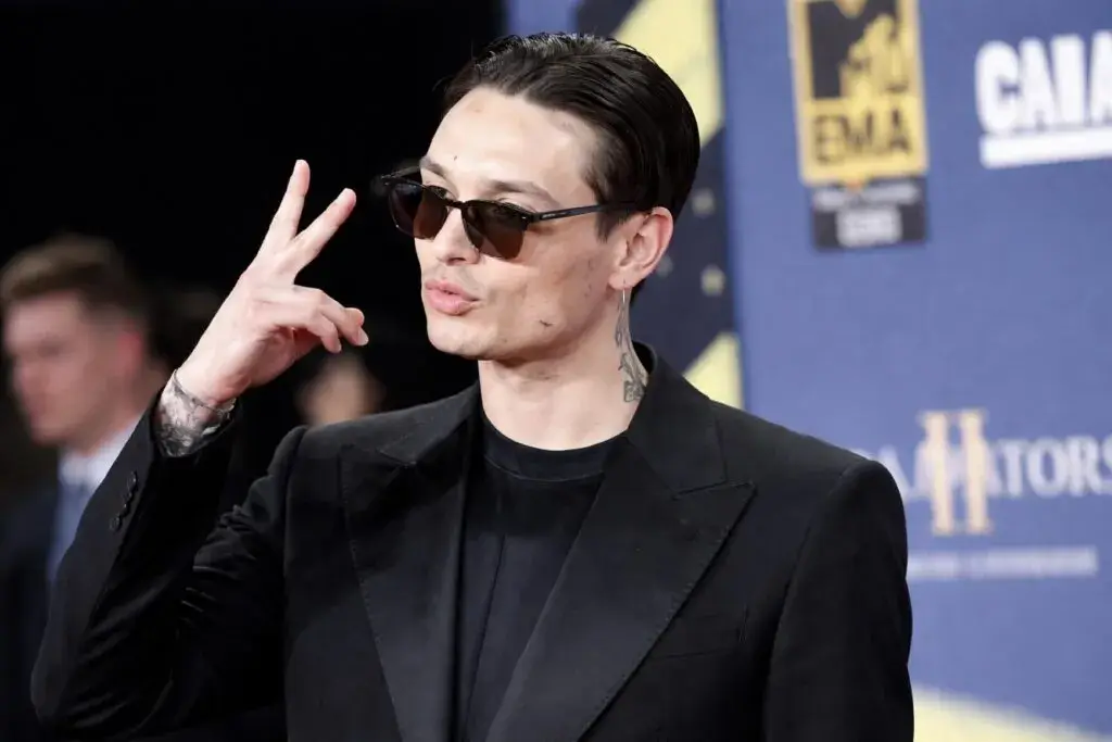 Peso Pluma en Chicago durante concierto de la gira Dinastía impulsando cultura latina y economía local