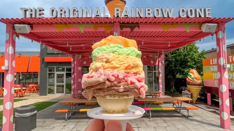 postres virales en Chicago con helados coloridos, donas creativas y repostería diseñada para redes sociales