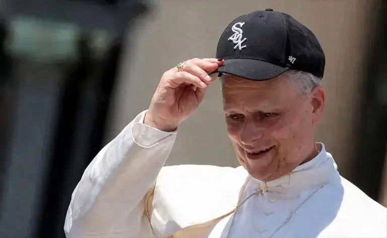 White Sox gorras Papa León en Chicago fortalecen cultura latina y comunidad