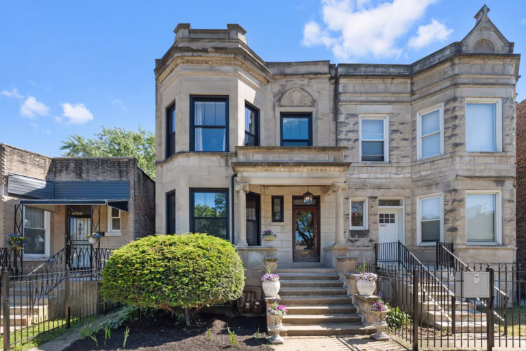 Airbnb Chicago poco común en torre de agua con diseño moderno y estructura histórica reutilizada en el centro