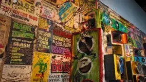 Exposición de reggaetón en Chicago en el MCA con arte latino y protesta cultural en Estados Unidos