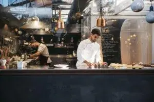 chefs jóvenes en Chicago impulsan innovación culinaria con nuevos modelos gastronómicos y propuestas multiculturales