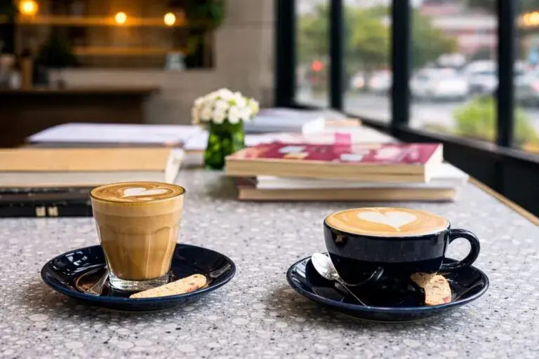 cafeterías en Chicago impulsan economía local e innovación en el mercado del café