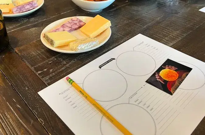 lectura de queso tendencia 2026 con gastronomía ritual y contenido digital en redes sociales