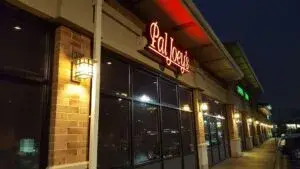 Restaurante Pal Joey’s Chicago cerrando tras 50 años reflejando cambios en el negocio y crisis de restaurantes históricos en Estados Unidos