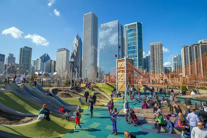 Chicago con niños disfrutando parques y actividades familiares en la ciudad