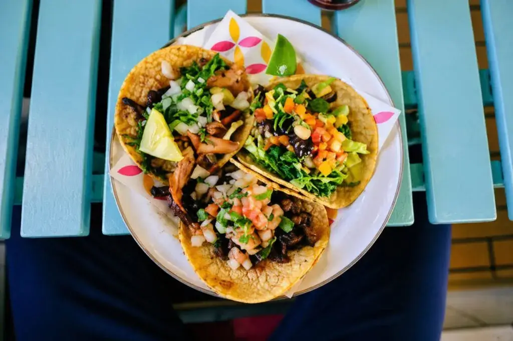 Evento Tacombi Cinco de Mayo en Chicago con enfoque social y apoyo a comunidades latinas