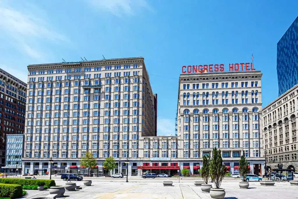 Lugar embrujado de Chicago con ambiente oscuro y arquitectura histórica paranormal