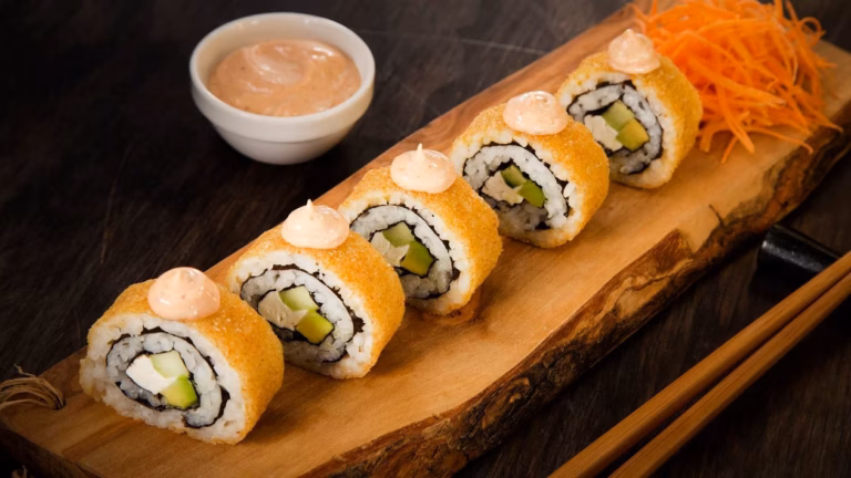 Sushi en Chicago servido en un restaurante japonés moderno y elegante