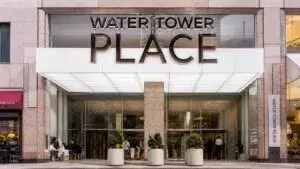 Renovación de Water Tower Place en Chicago con nuevas experiencias comerciales y entretenimiento moderno