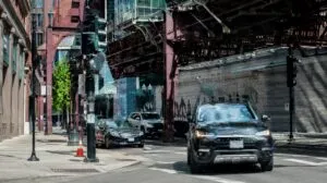 Viajes de Memorial Day generan tráfico intenso en carreteras de Chicago durante el inicio del verano.