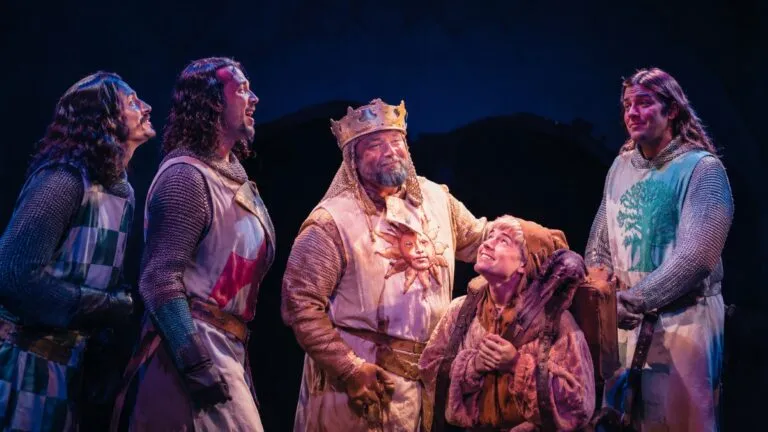 Spamalot Chicago en el CIBC Theatre fortalece la cartelera cultural de la ciudad durante mayo de 2026