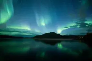 Aurora boreal Illinois visible por intensa tormenta geomagnética asociada a la actividad solar