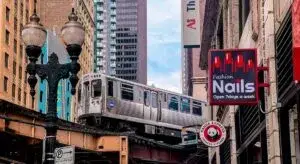 Metro de Chicago recorriendo las vías elevadas del centro de la ciudad