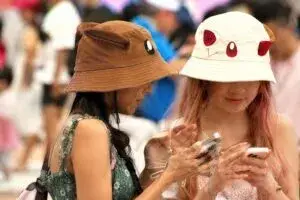 Pokémon GO Fest en Chicago con miles de visitantes explorando Grant Park y actividades tecnológicas urbanas