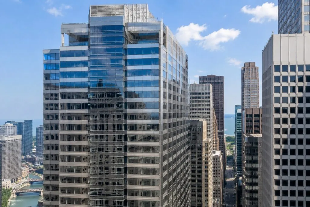 Chicago y Amancio Ortega protagonizan una nueva inversión inmobiliaria en un rascacielos del distrito financiero.