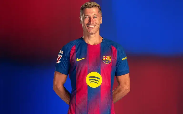 Aficionados polacos en Chicago muestran apoyo a Robert Lewandowski durante el Mundial 2026
