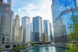 Clima en Chicago hoy con temperaturas elevadas, humedad y posibilidad de tormentas en Illinois