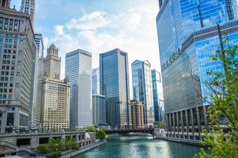 Clima en Chicago hoy con temperaturas elevadas, humedad y posibilidad de tormentas en Illinois
