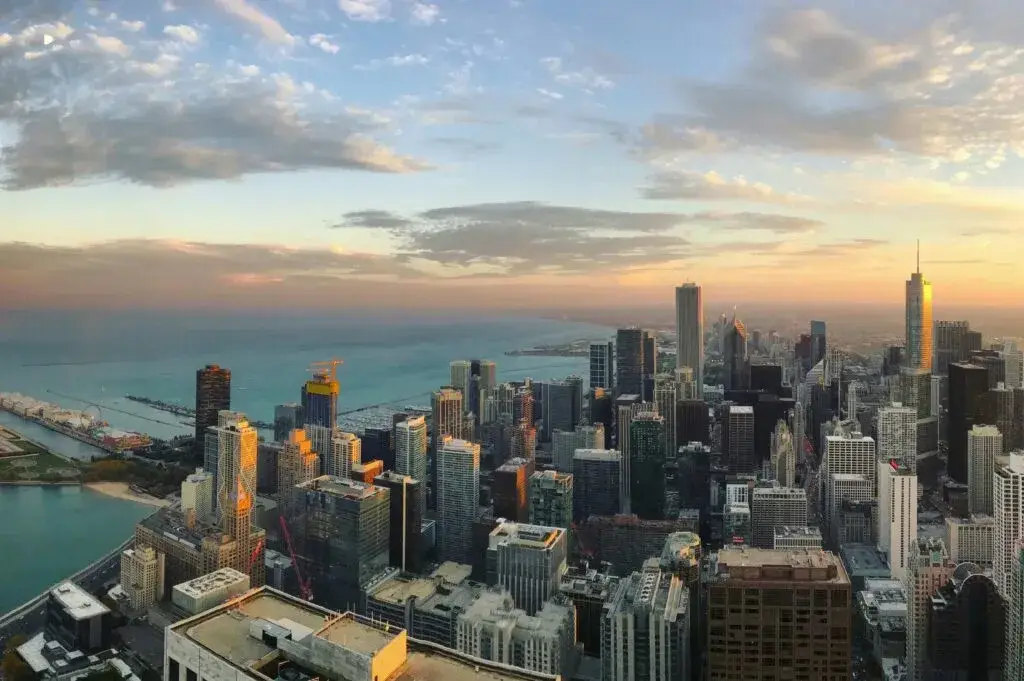Clima en Chicago este domingo con temperaturas cercanas a 30 grados y nubosidad variable en Illinois