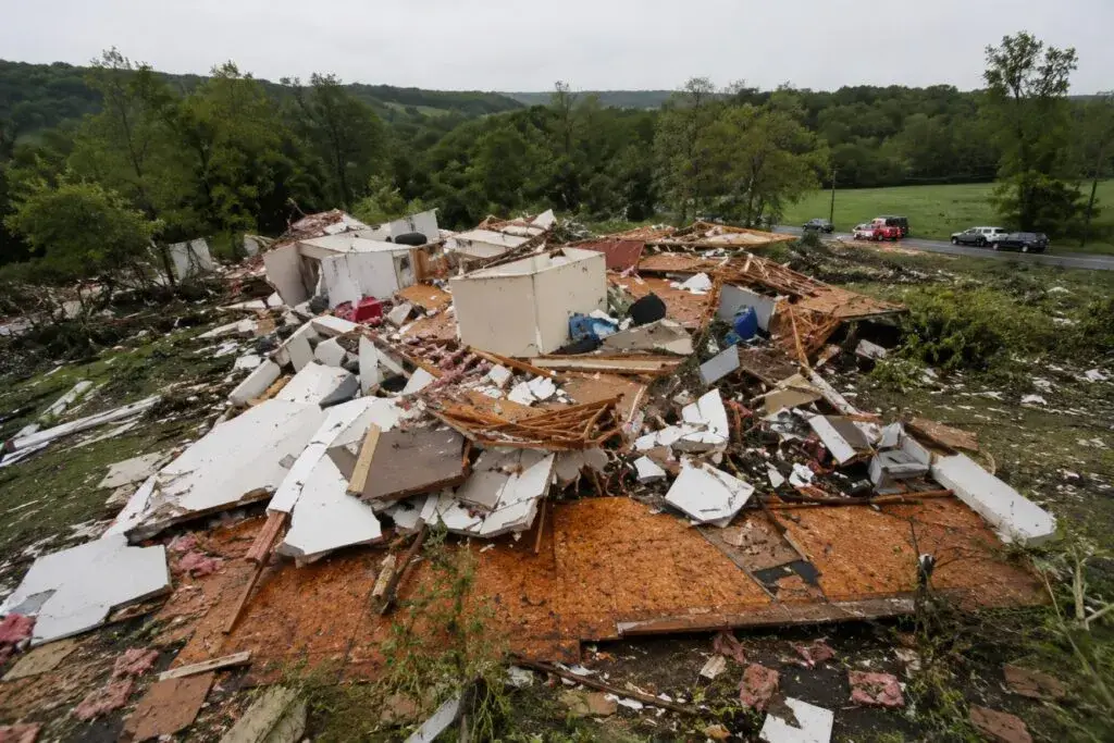 Tornados en Chicago provocan daños en viviendas y cortes eléctricos en Illinois e Indiana