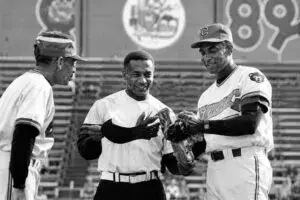 Ferguson Jenkins mantiene su legado en Chicago con una carrera histórica y reconocimiento permanente entre los Cubs.