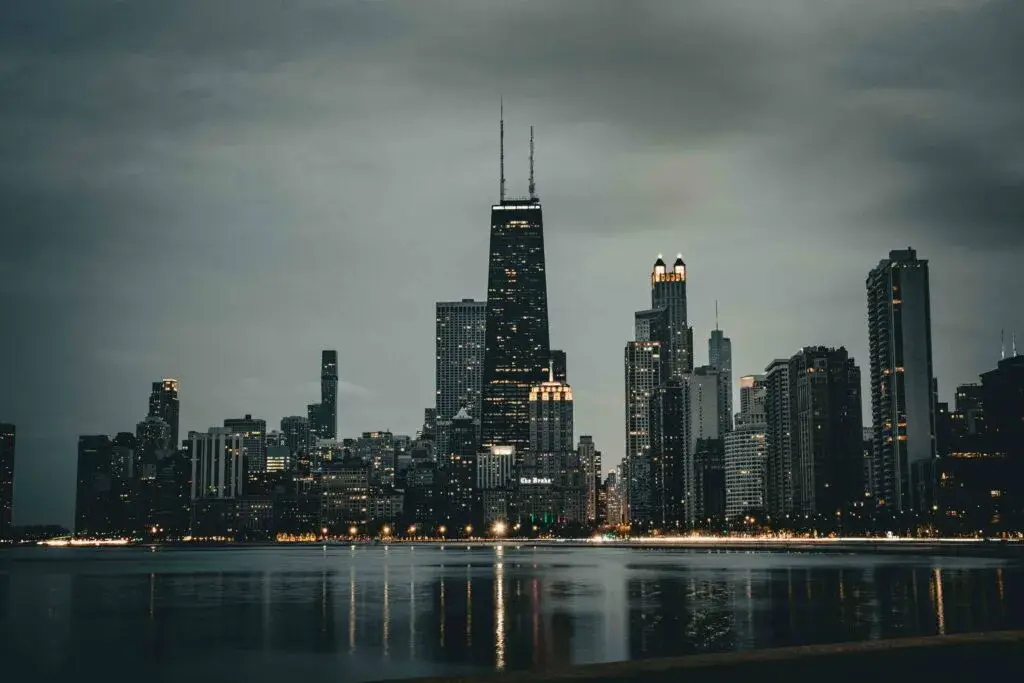 Clima en Chicago con temperaturas cercanas a 28 grados y ambiente cálido durante el fin de semana