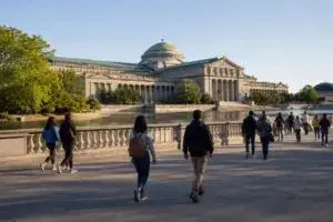 Museo de Ciencia e Industria de Chicago con acceso gratuito y exposición de Anne Frank para visitantes