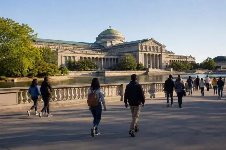 Museo de Ciencia e Industria de Chicago con acceso gratuito y exposición de Anne Frank para visitantes