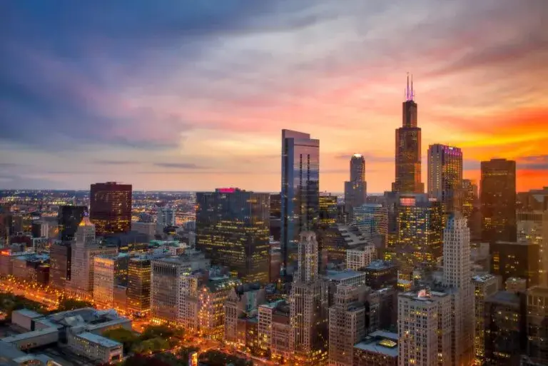 Skyline de Chicago relacionado con el origen histórico de Ciudad del Viento y su identidad urbana en Estados Unidos