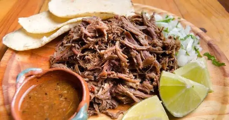 Tacos de barbacoa servidos en un restaurante mexicano de Chicago.