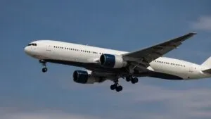 Avión en Chicago impactado por un fuego artificial durante el 4 de Julio mientras aterrizaba en el Aeropuerto Midway