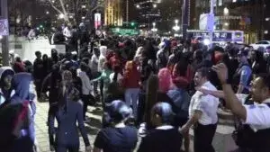 Autoridades investigan un Teen Takeover ocurrido en la zona sur de Chicago.