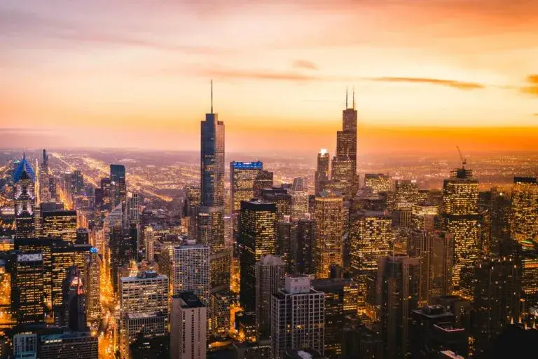 Chicago con arquitectura icónica, cultura urbana y atractivo turístico en Estados Unidos.