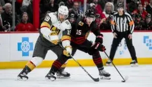 Cole Smith firma con los Chicago Blackhawks un contrato de tres años y 9 millones de dólares para fortalecer el equipo.